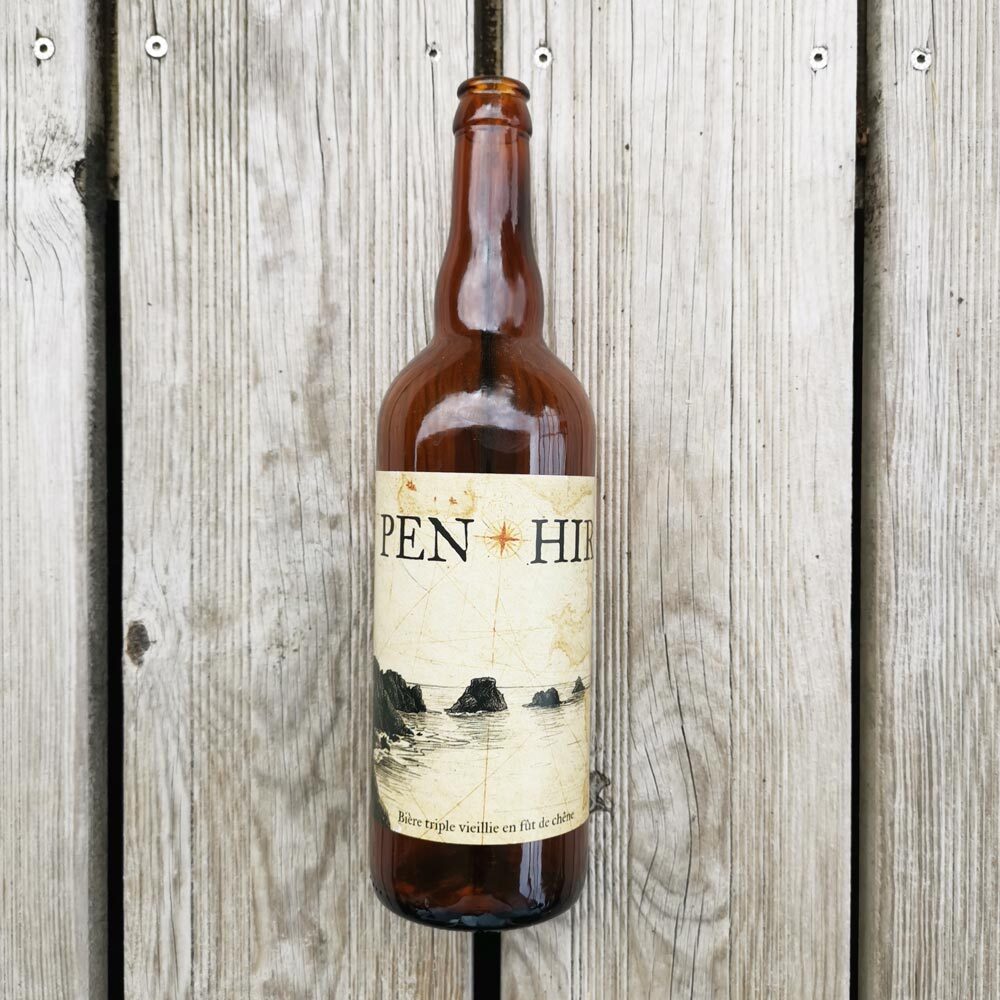 Étiquette pour pour Pen-Hir, la bière de la Brasserie du bout du monde créé par K unique, agence de communication à Quimper